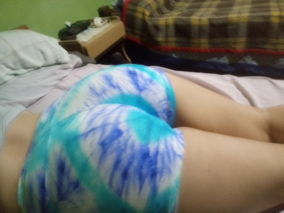 Culo con el shorts azul ?