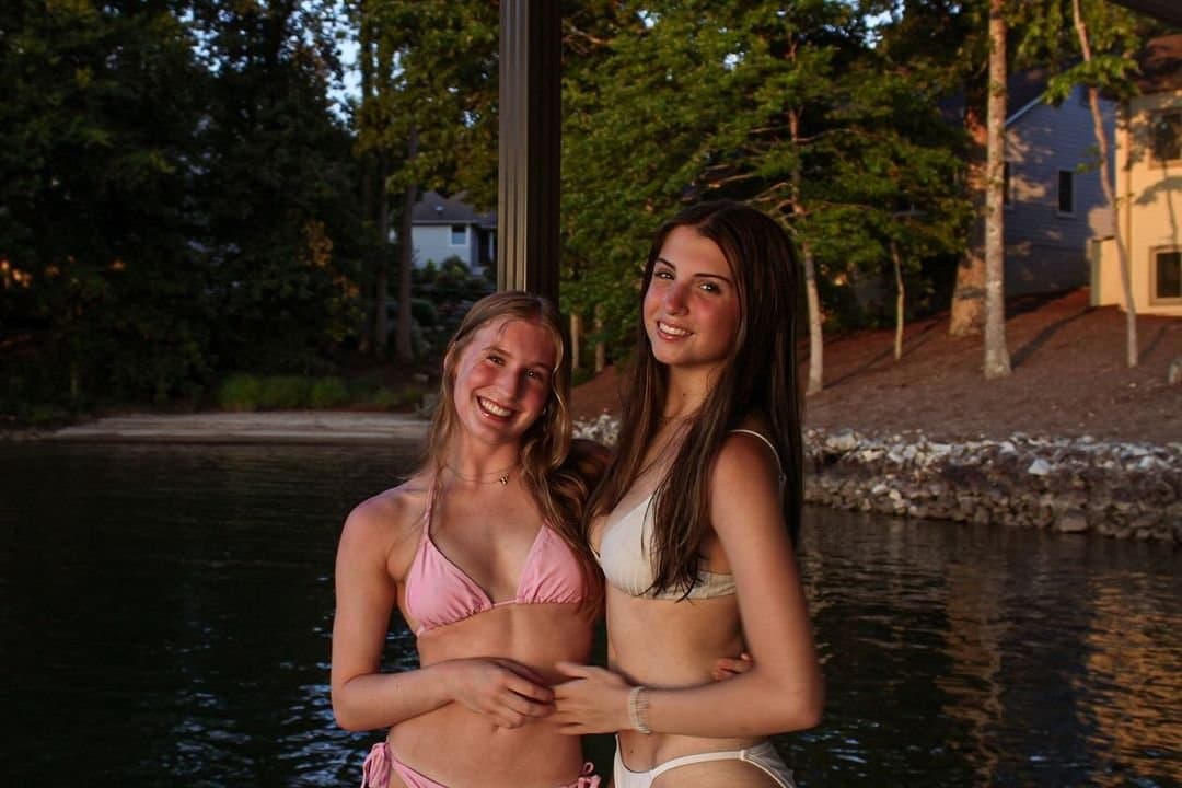 Sexy Teens in Bikinis