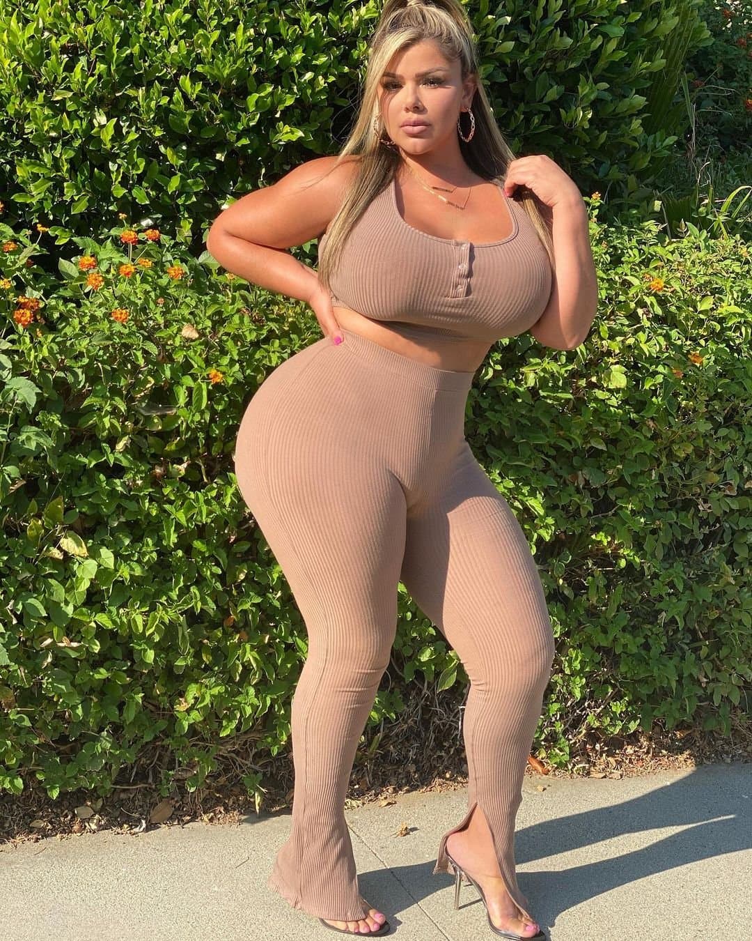 Michele Mendez Gordinha Loira Muito Gostosa