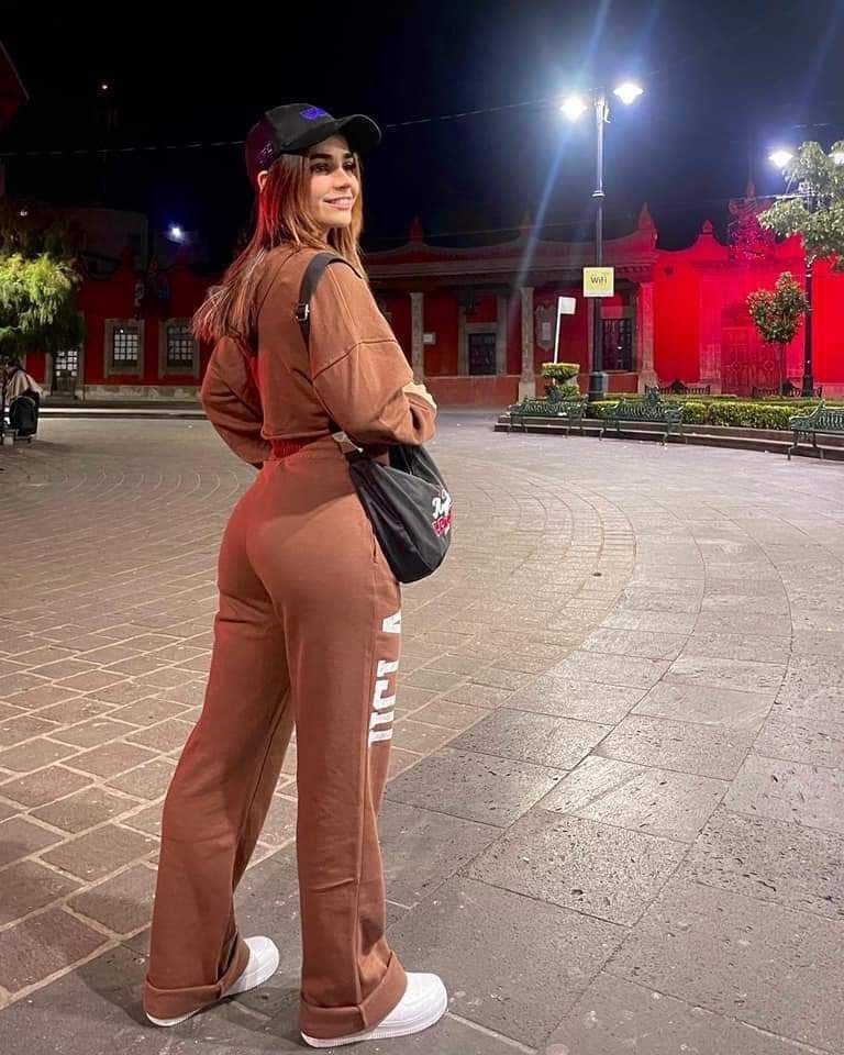 ALANA FLORES PACK COMPLETO XXX C8LO Y T3TA2 CUERPO PERFECTO DESCARGUENLO