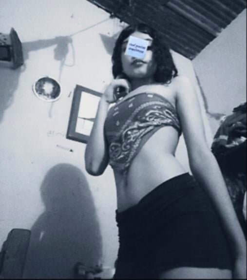 Esta puta pide dinero y recargas, dice que hara cualquier cosa y despues bloquea, lleguenle con todo