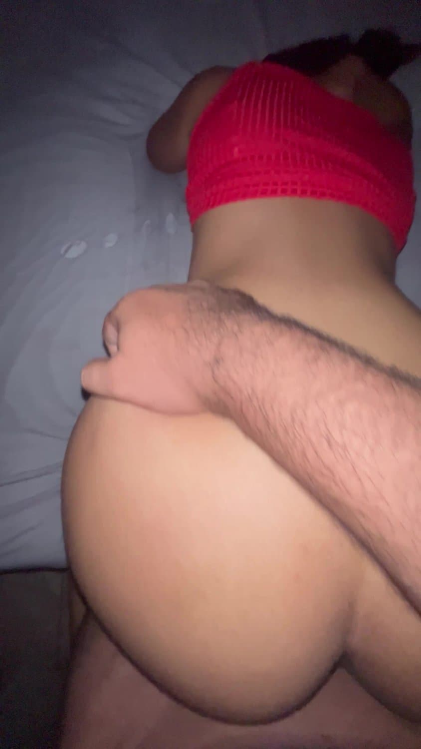 Comendo a gostosa novinha de quatro