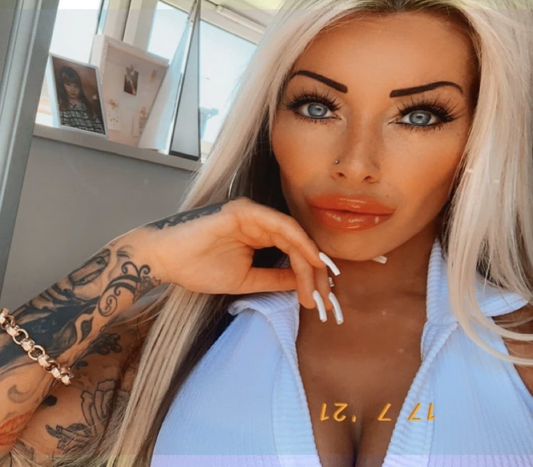 Click to view full size Geordie Chav Milf Slut Big Tits Pawg Goddess UK British Cumslut