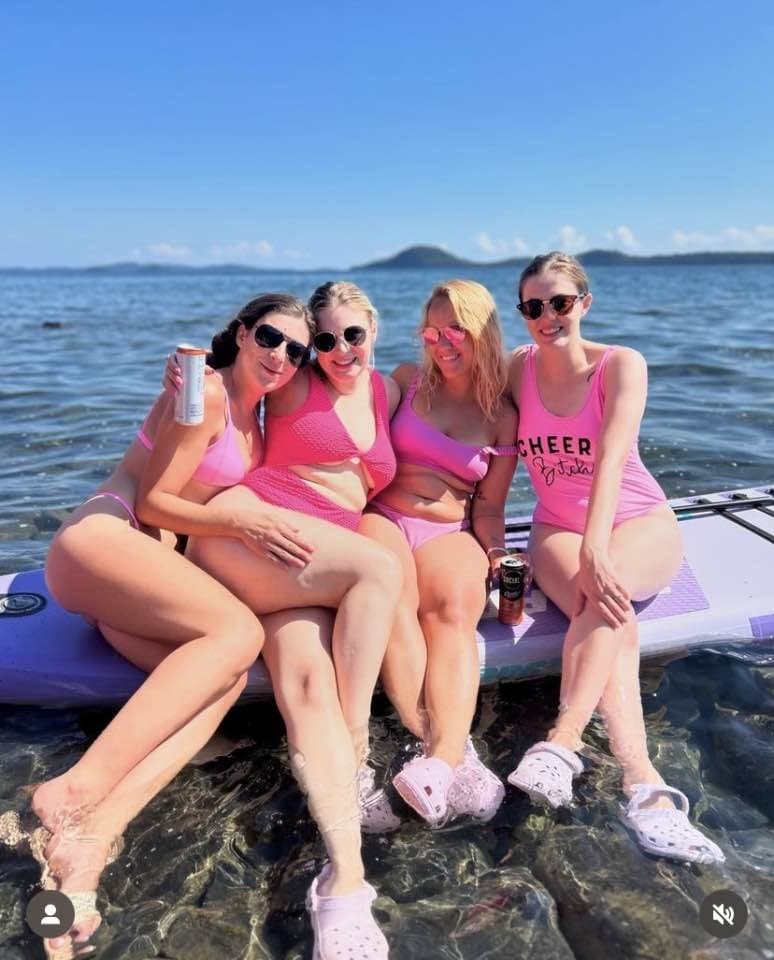 Kaitlyn and leah slut sisters and there friends rate those sluts in comment dm or kik : saa5642