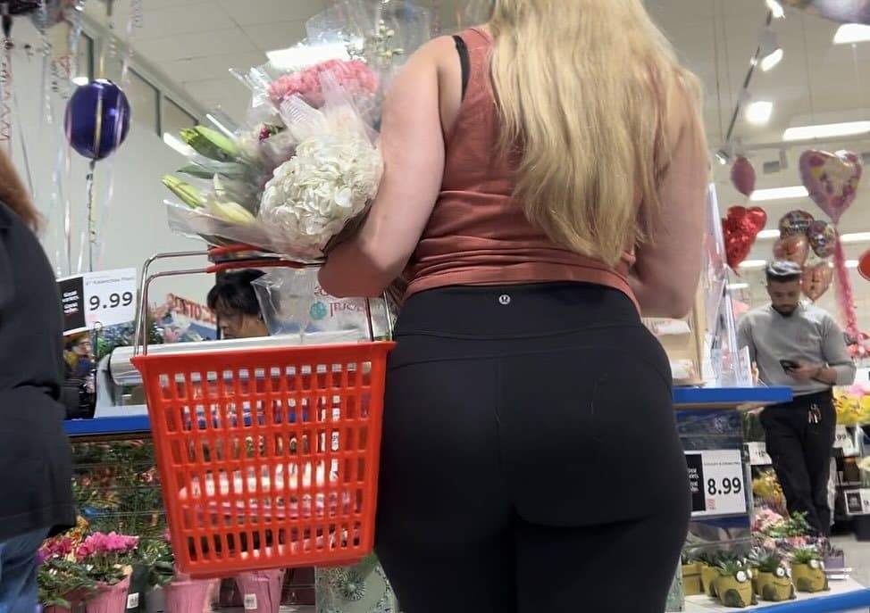 Thick ass blonde white girl
