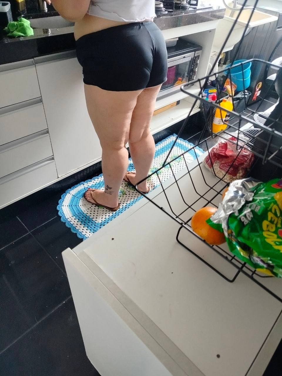 VAZOU A ESPOSA GORDA PUTA, E ROUBEI AS FOTOS, SÓ FOTO DISTRAÍDA