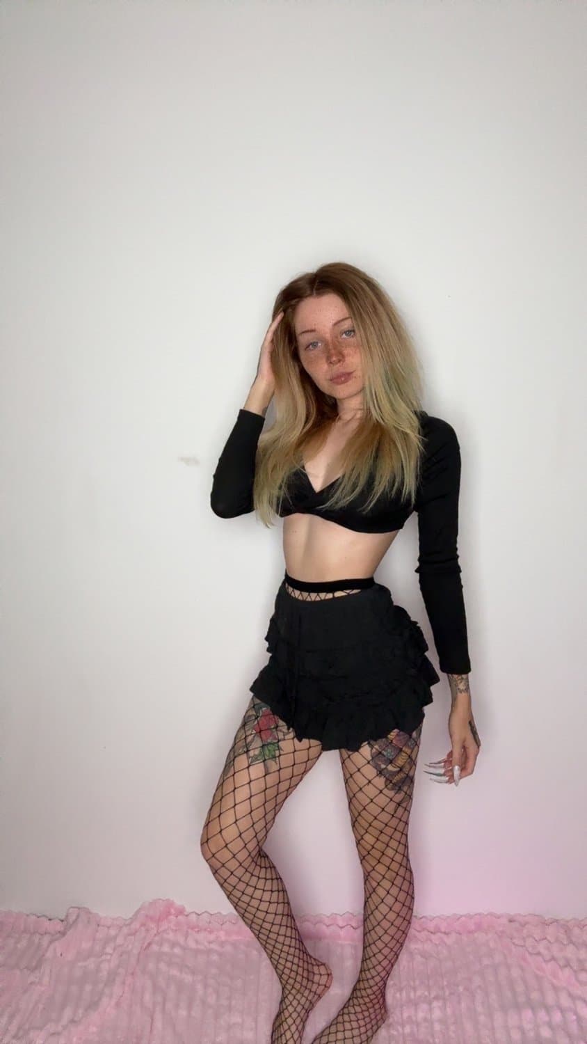 Click to view full size Making sure I end up in your wet dreams tonight