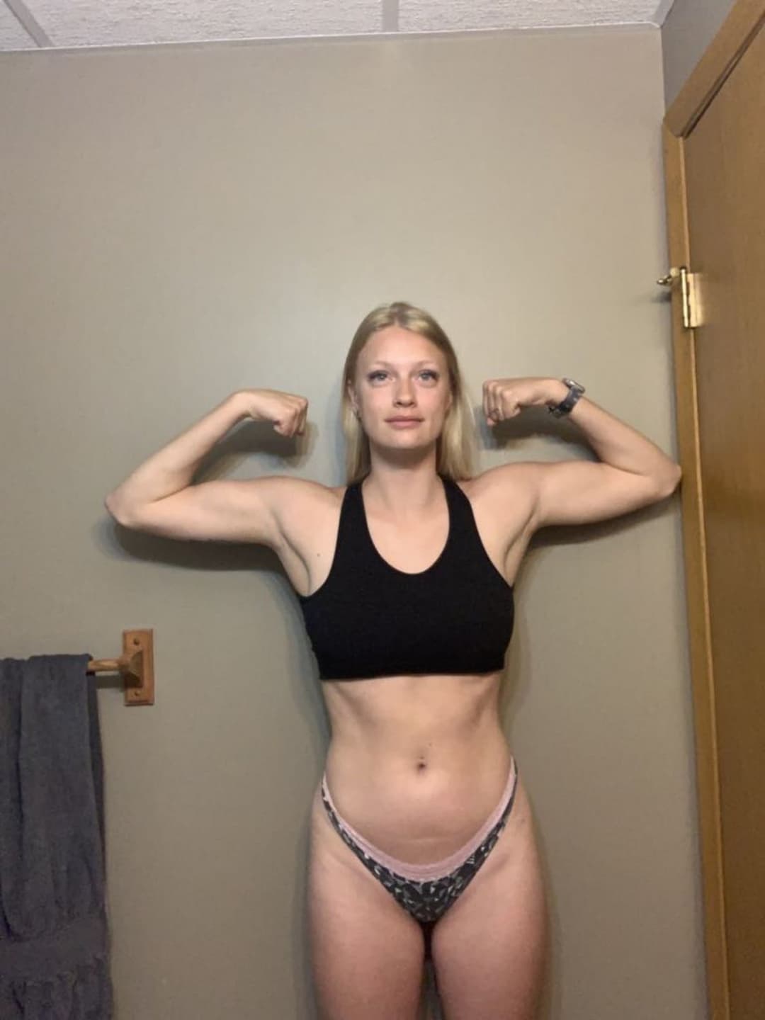 Brooklyn 27yo from Alberta Canada wants to be famous!!! Share and send her a message!!! My kik in bi