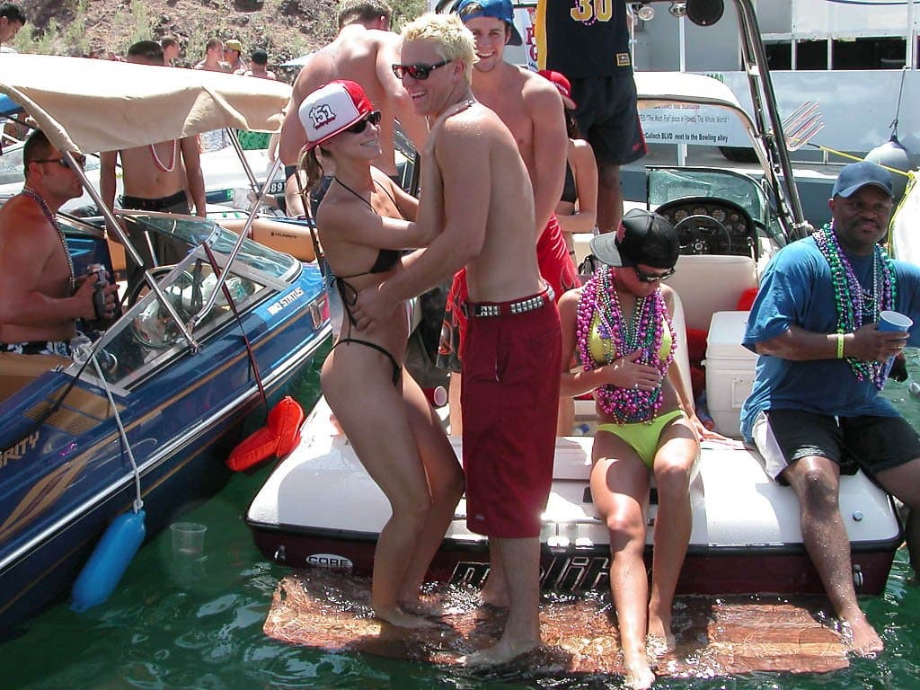 Click to view full size Unknown Hottie, Lake Havasu Memorial Day Weekend 2003 Pt. 2