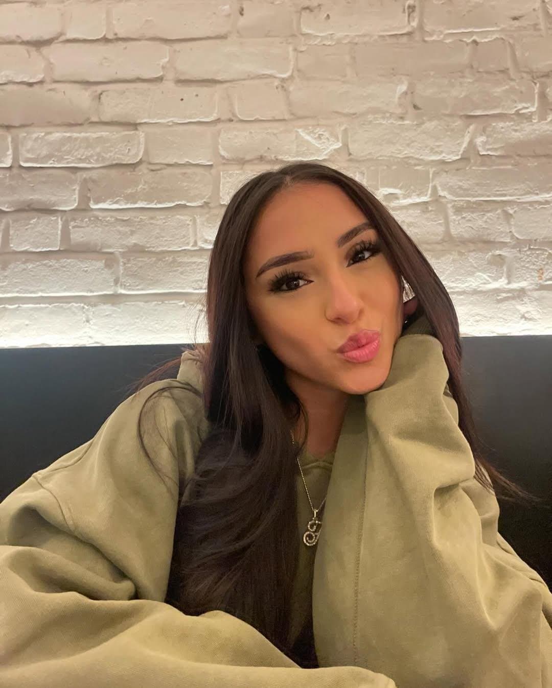 5ft Petite Laitna Francesca. Size 6 feet