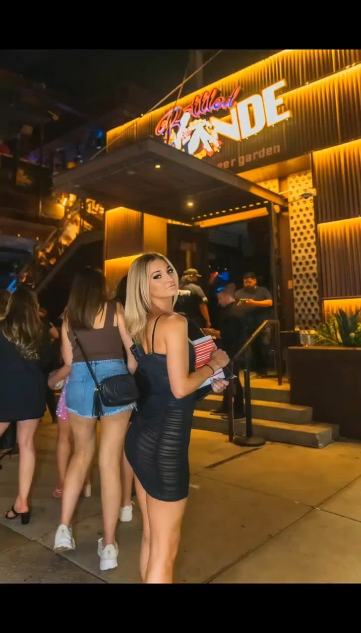 Rich and Hot ASU Sorority Webslut DOES PORN