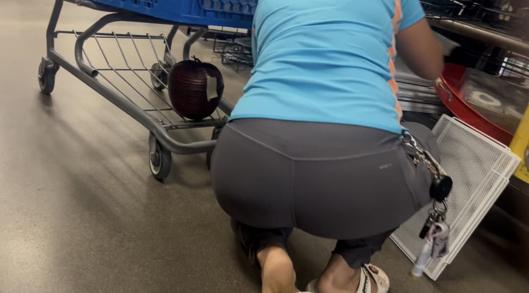 MILF shopping knew I was creeping. Started bending over for me to capture.