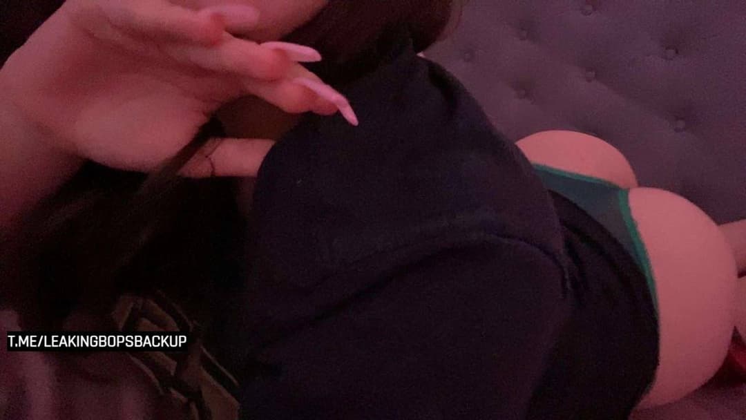 Thick teen latina with hourglass body sends me her nudes