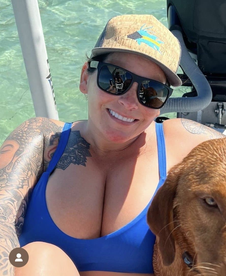 Off duty c0p pulls out her massive titties on camera for Mardi Gras