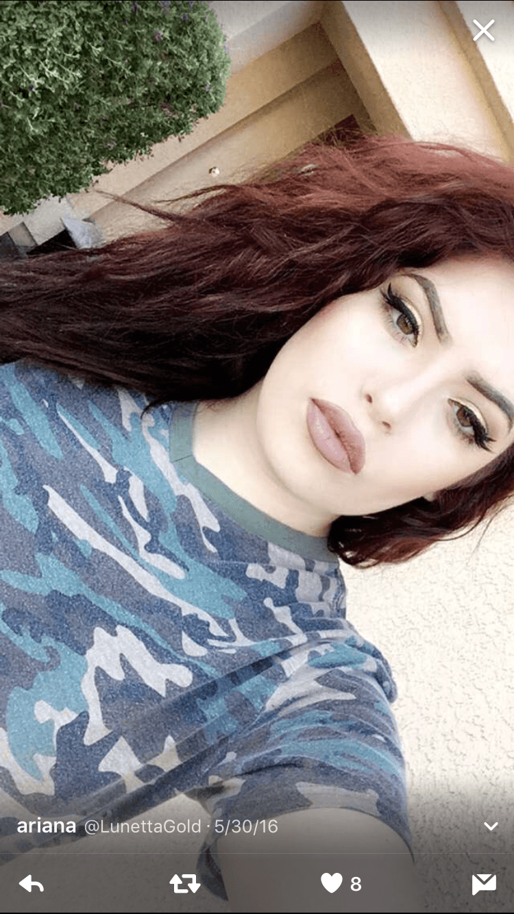 Lunetta gold (Vegas) shows her BJ skills on hairbrush