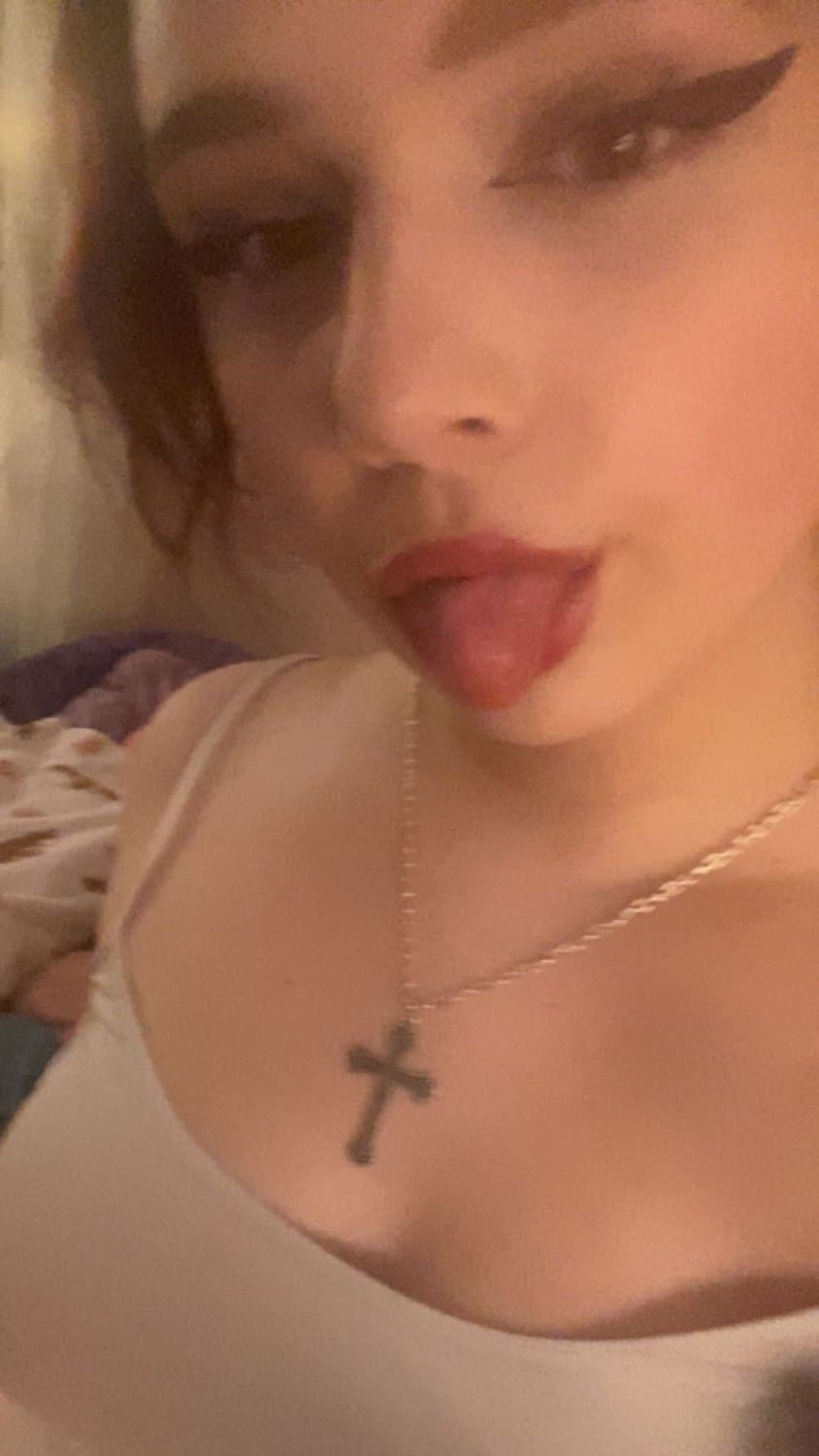 Sexy goth egirl from Discord p1