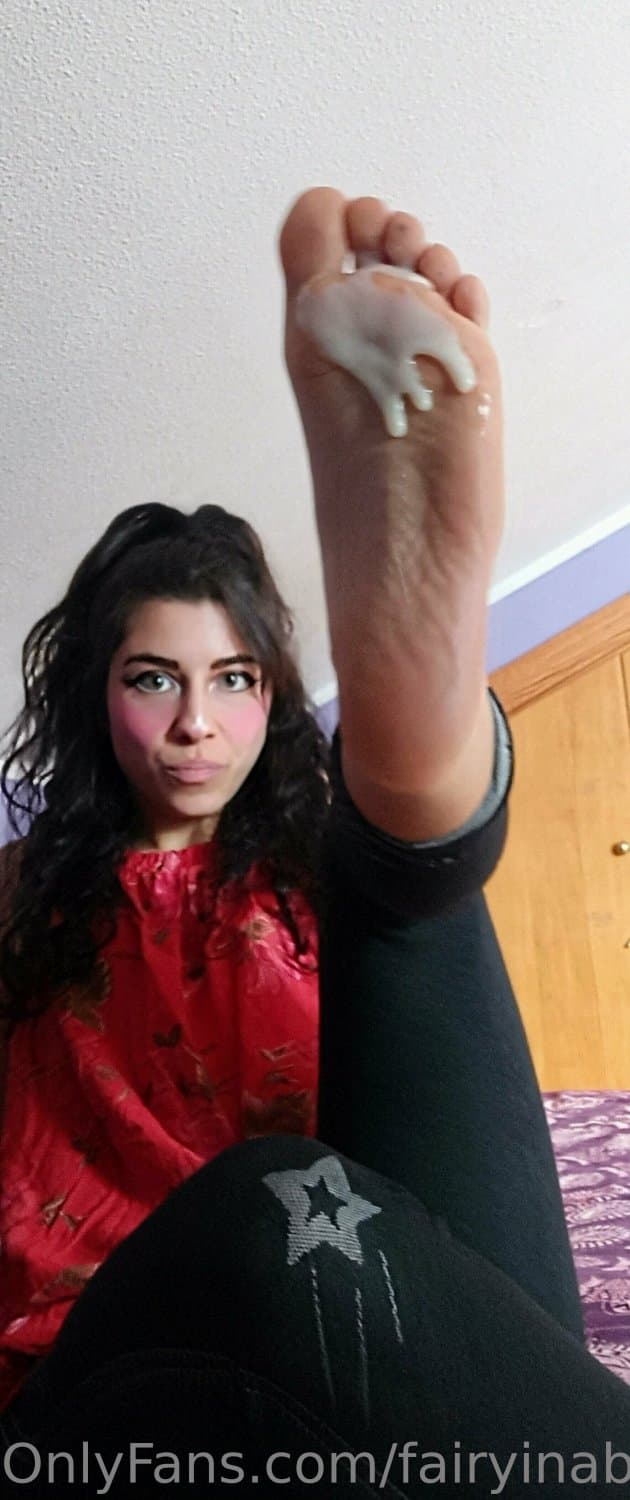 twin sisters sucking toes