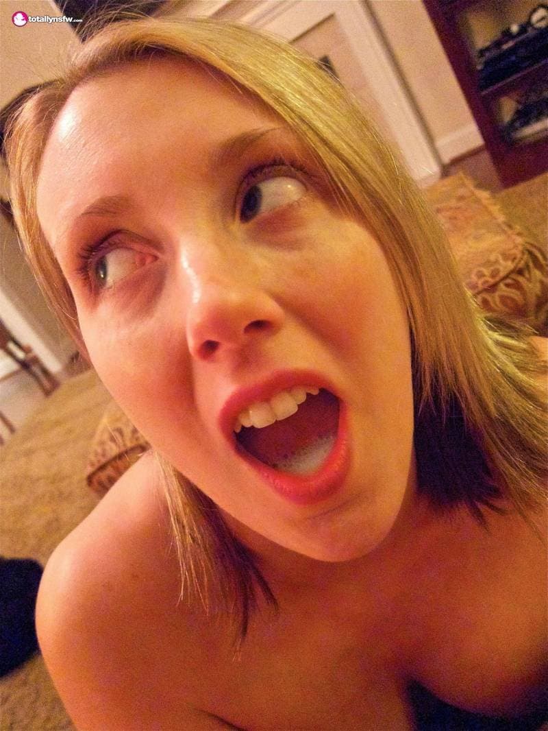 Sexy blonde MILF with a banging body blows hubby