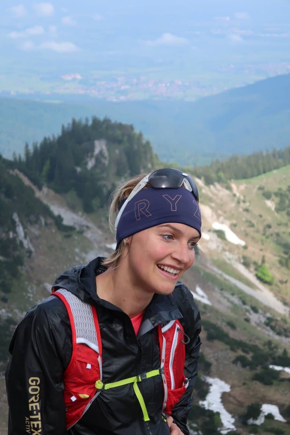 Click to view full size German girl drinks sperm from many foreign men