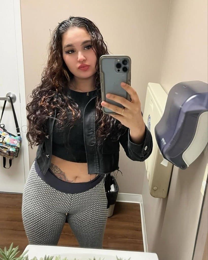 Beautiful slimthick Latina sister tight pussy. Latina hermana prieta