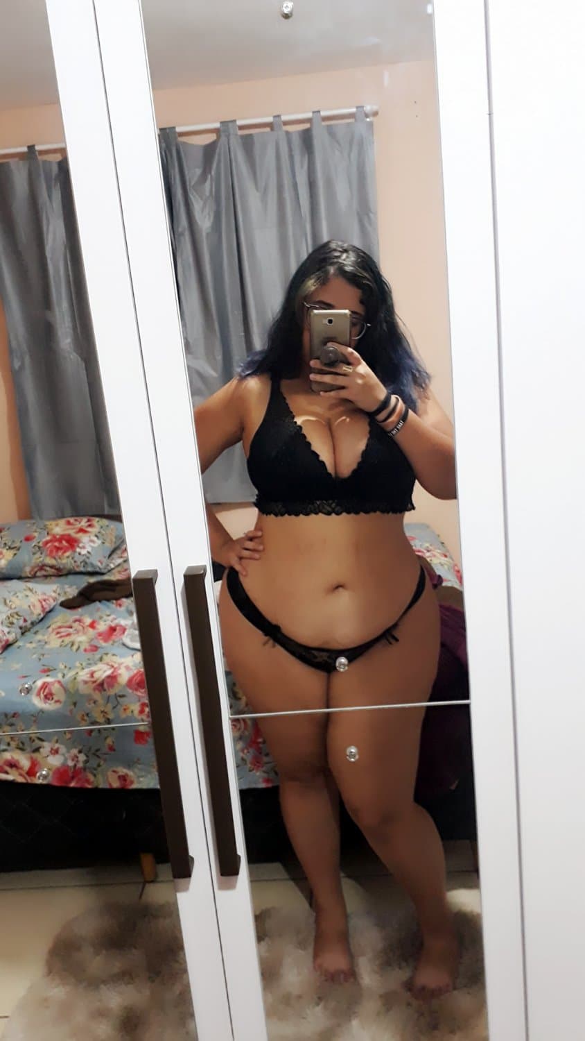 Victória Castro gordinha nerd