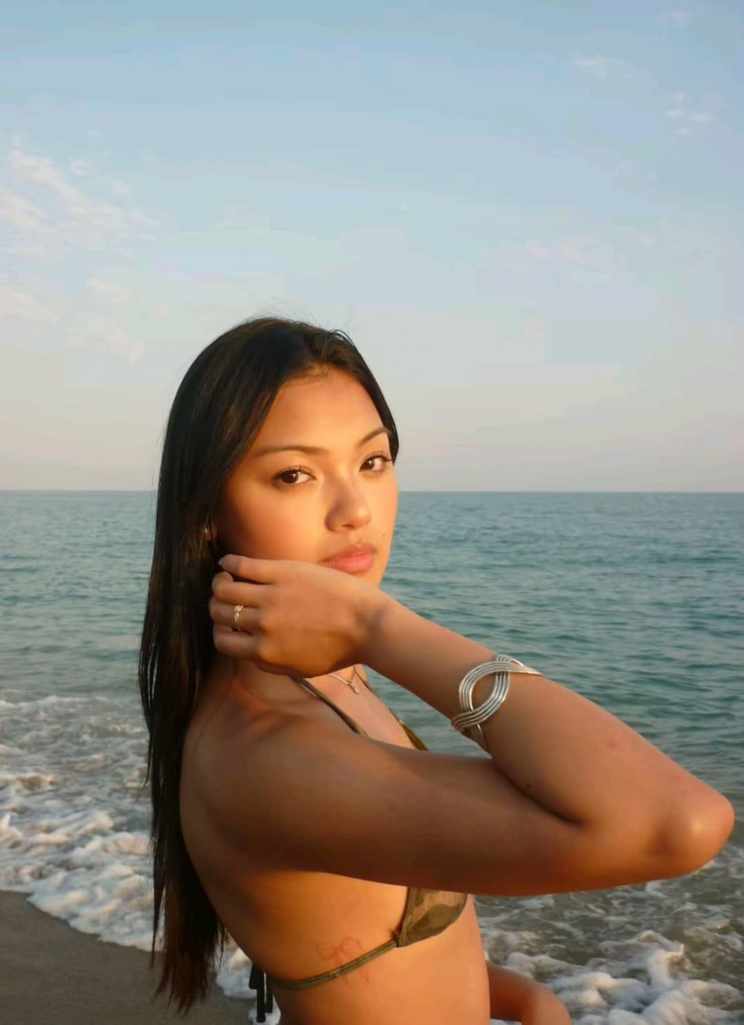 pelacur mungil asian yang akan kuhancurkan