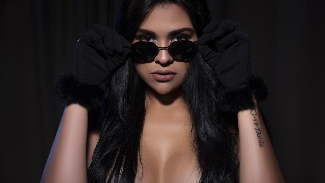 Click to view full size Colombiana Hermosa Webcam