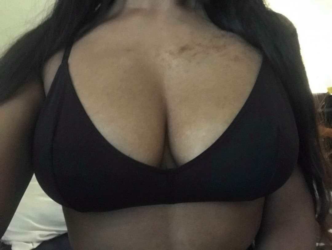 broun girl shoe her sexy curvy body sexy mall