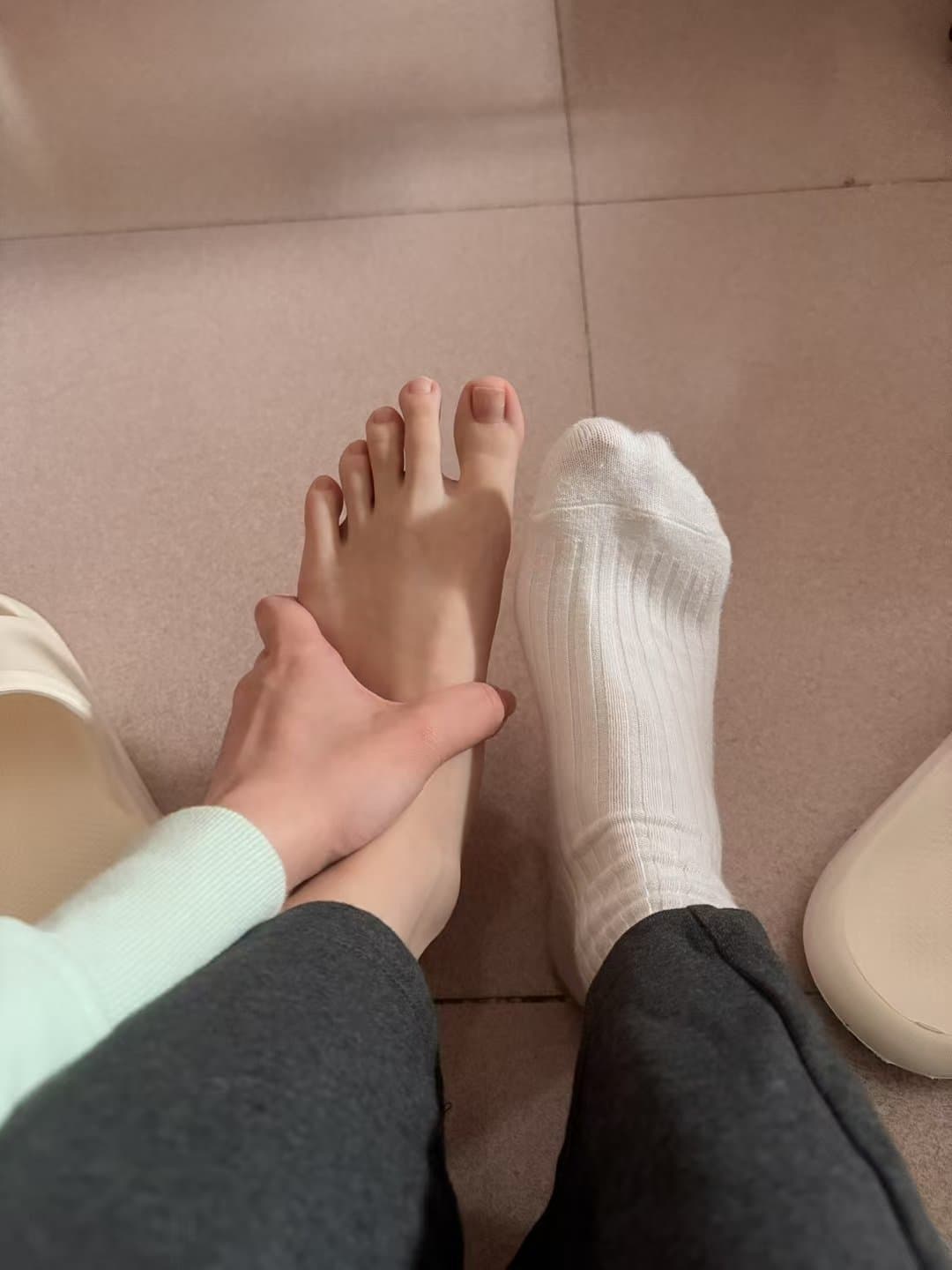 Asian feet / shoes