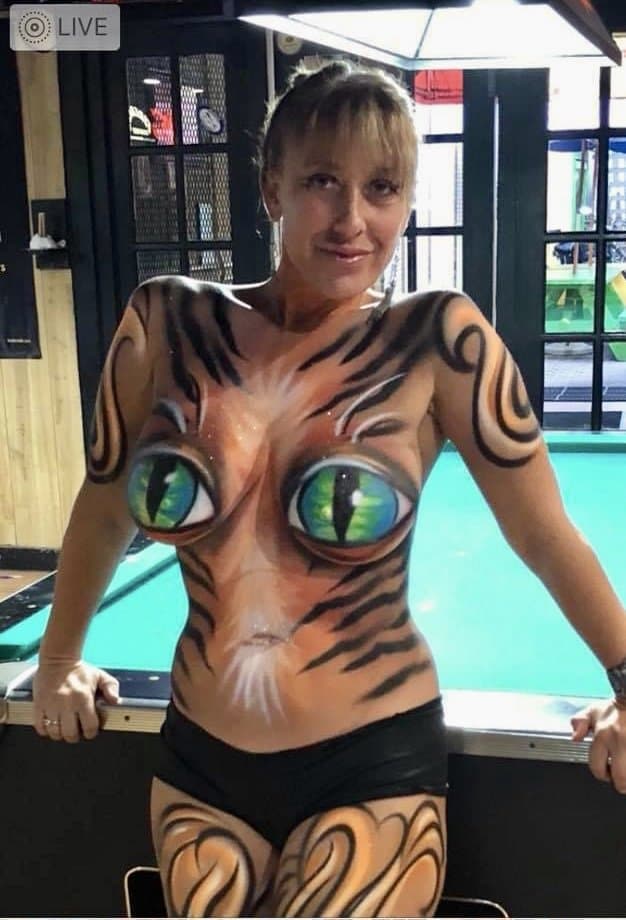 Fun milf shows the internet how much she loved getting naked on camera & in public