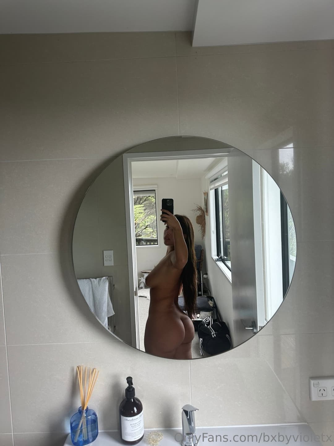 Thicc New Zealand Girl Takes Massive Dick