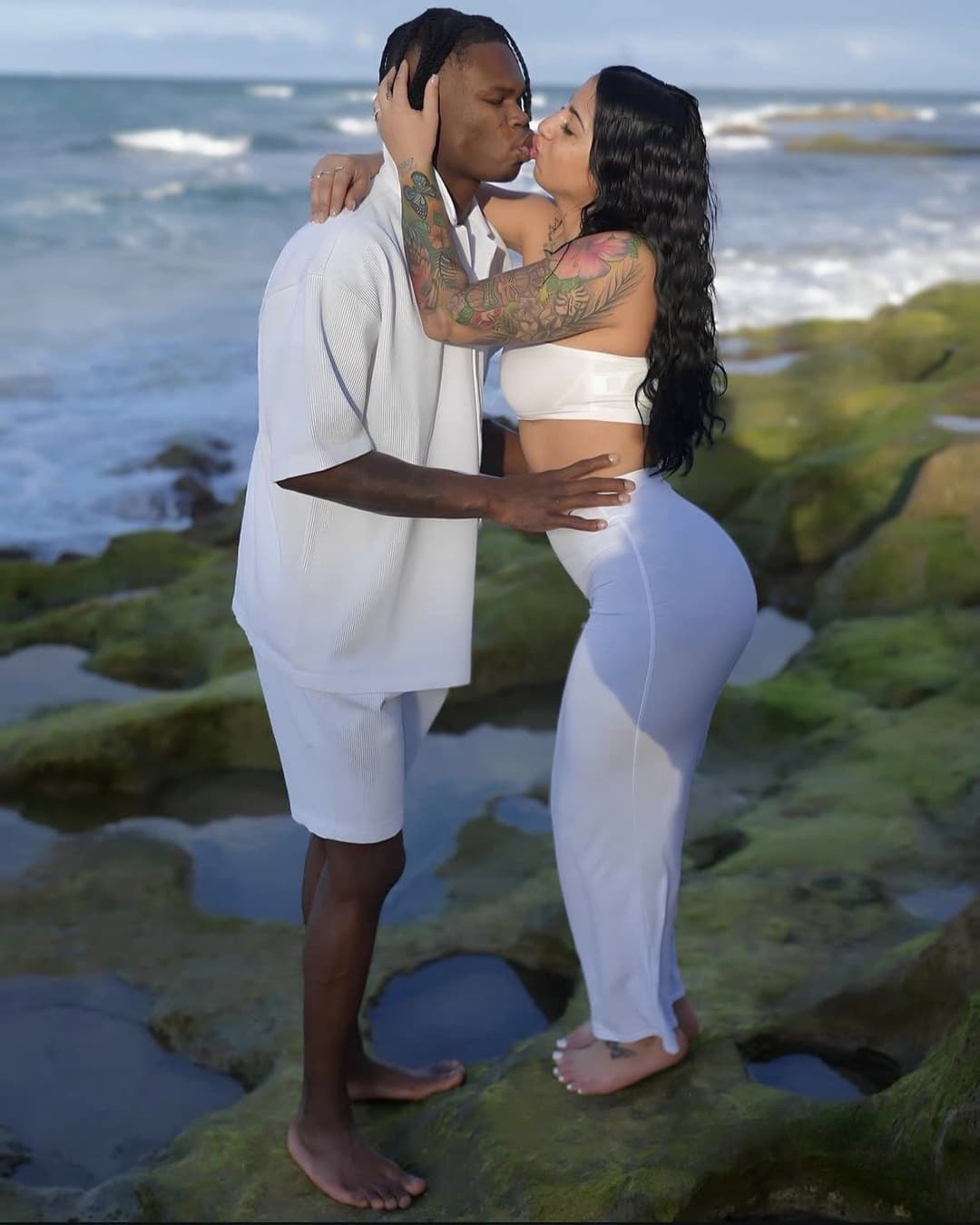 travis hunters gf leanna lenae is a baddie?