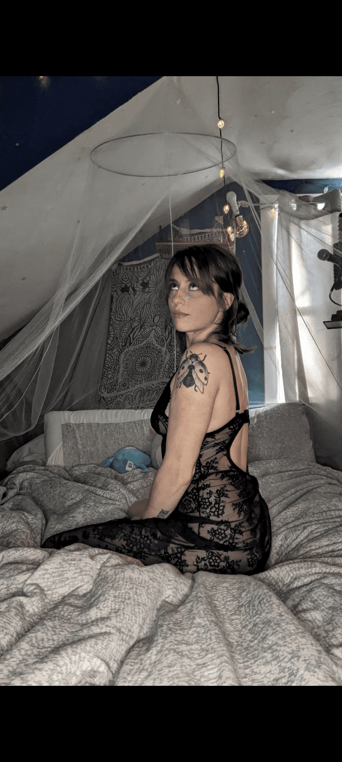 Natural slut Vera can finally unleash the slut inside all the way