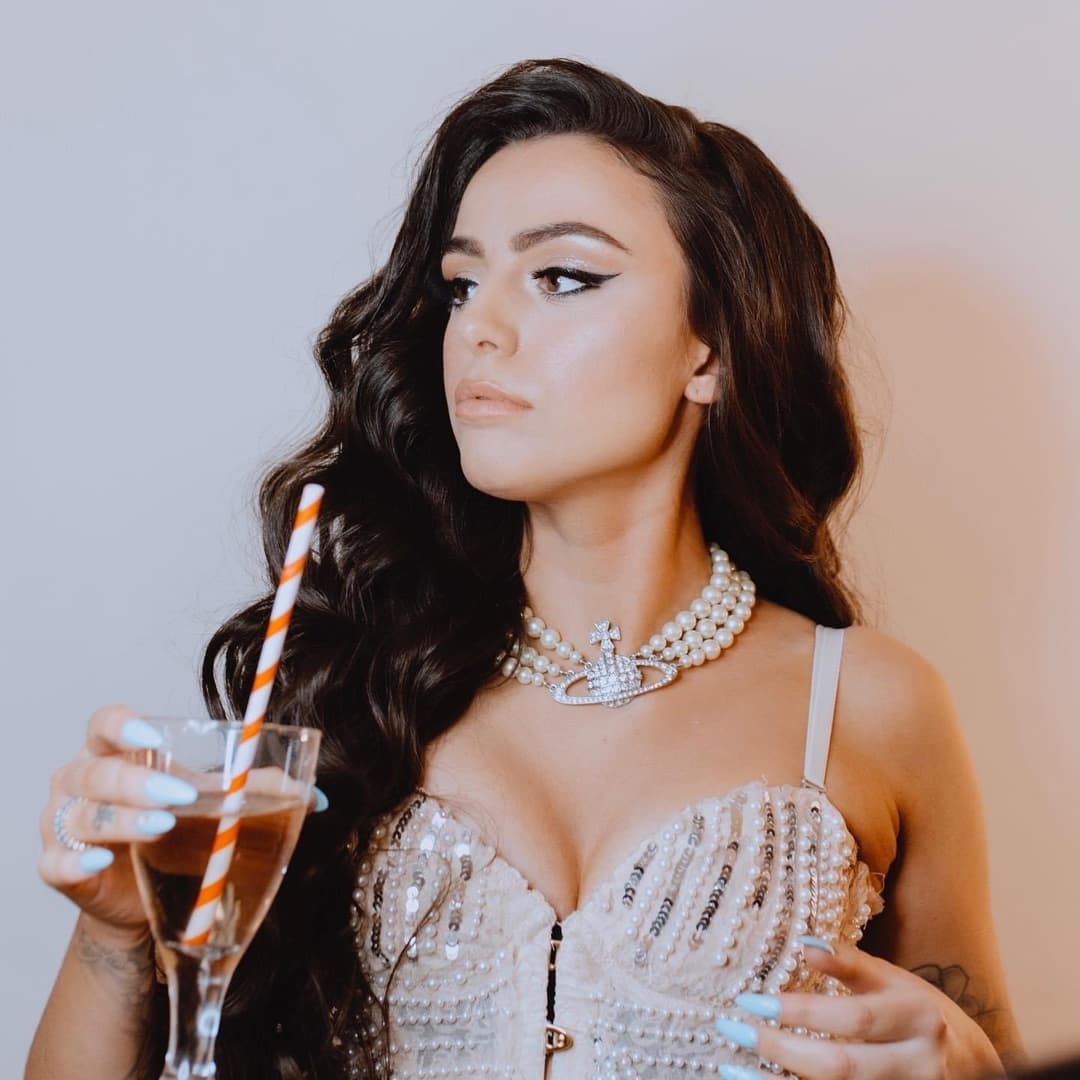 Click to view full size Cher Lloyd DeepFake Videos & Photos