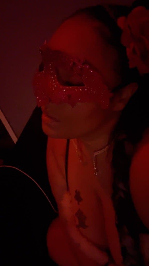 AUTHENTIC real MATURE ebony fat pussy moms camera roll from her phone REAL LEAKS