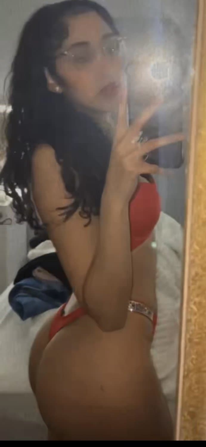 Click to view full size My fall river bitch wit a bubble booty lemme have my way wit her fat cheeks