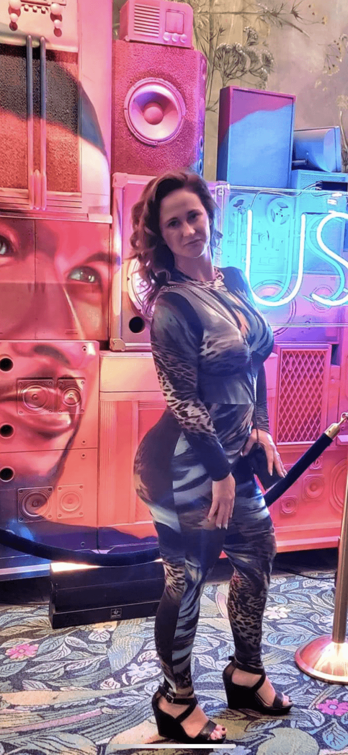 Big ass TikTok MILF Julie Vaughn