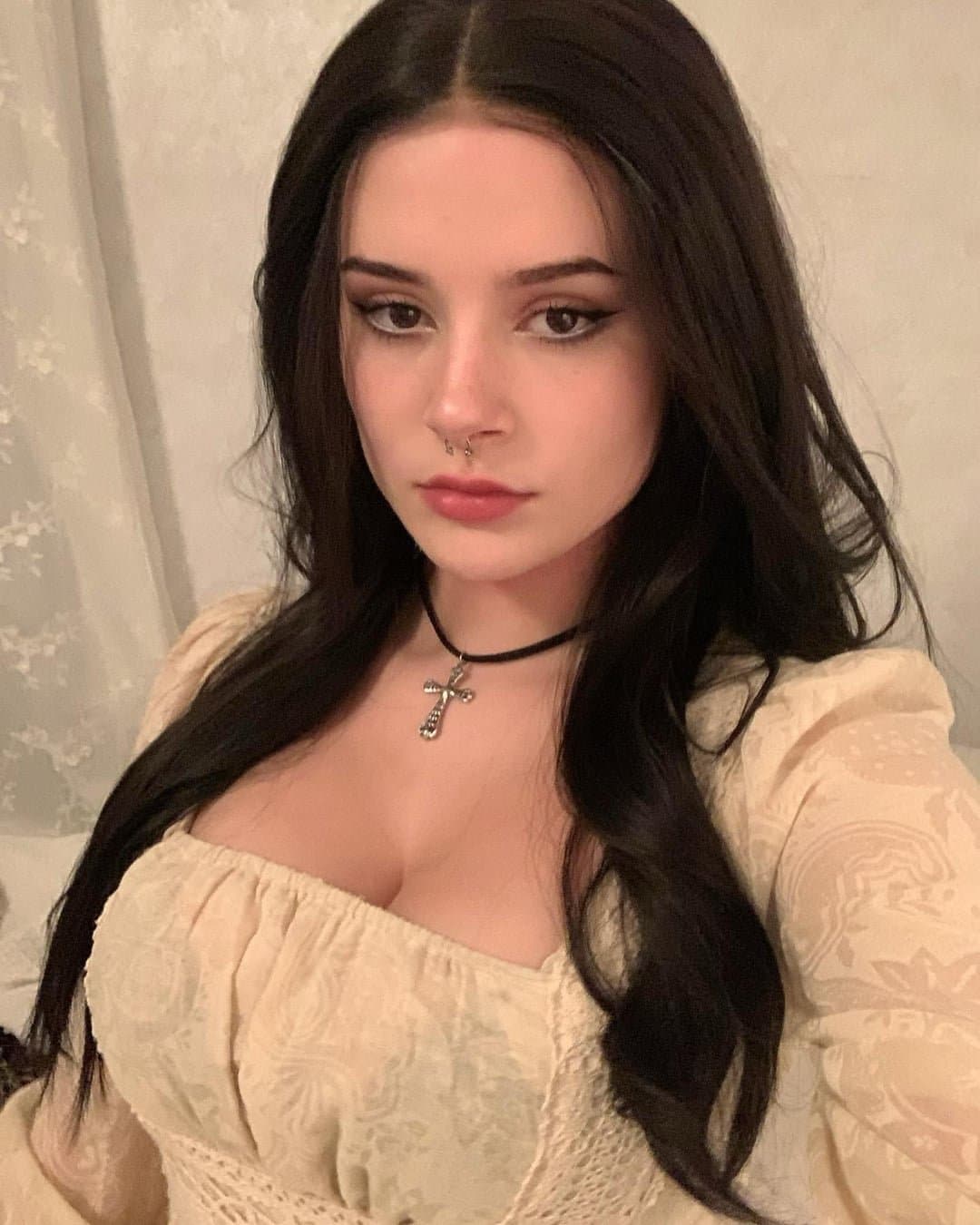 Sugarsweetnite makes me so hard I wanna put my dick in her ass and buttfuck her for hours