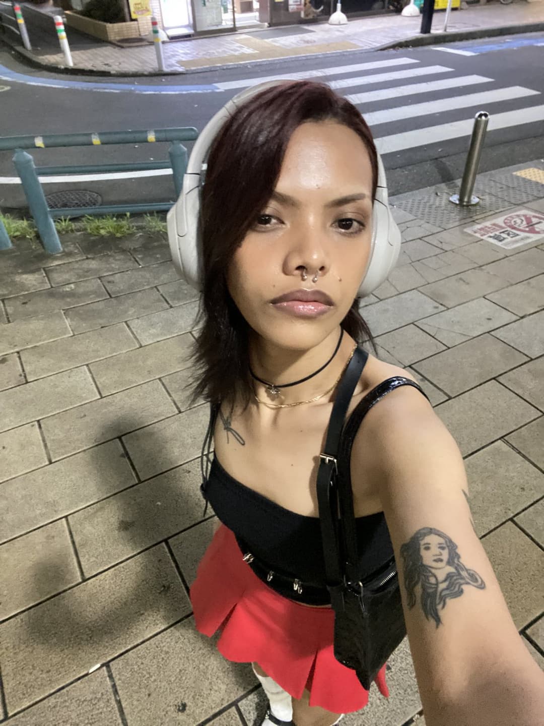 baddie lesbian (pierced nipples, tease, braless)