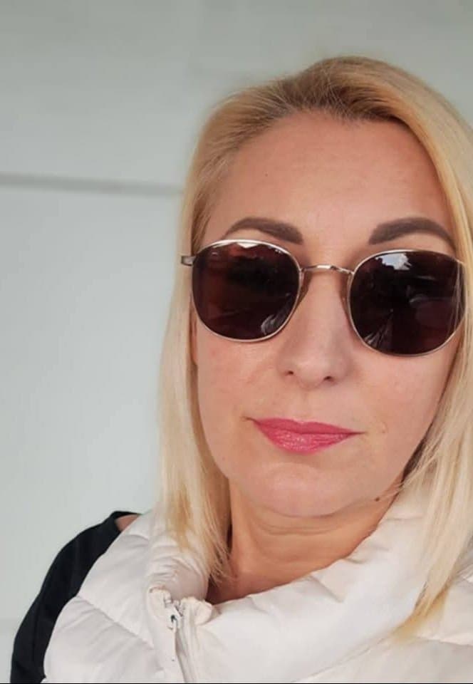 Click to view full size une bonne grosse chienne francaise !!