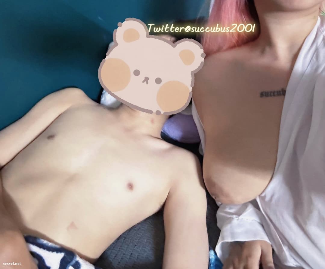 Click to view full size Vietnamese Twitter succubus2001 nude leaked 039