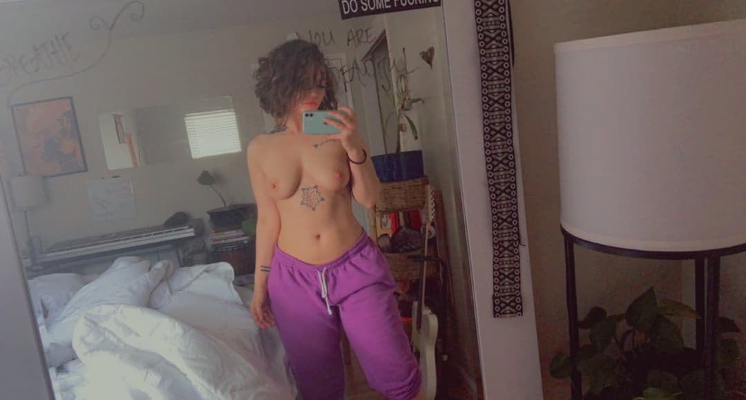 Sexy Pawg slutty model begs for cum