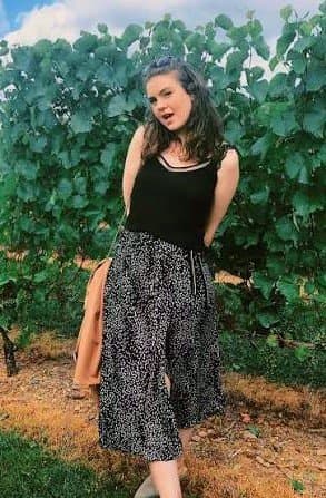 Emma is a sexy science geek with cum glasses.  I love when the dorky nerd is also kind of hot