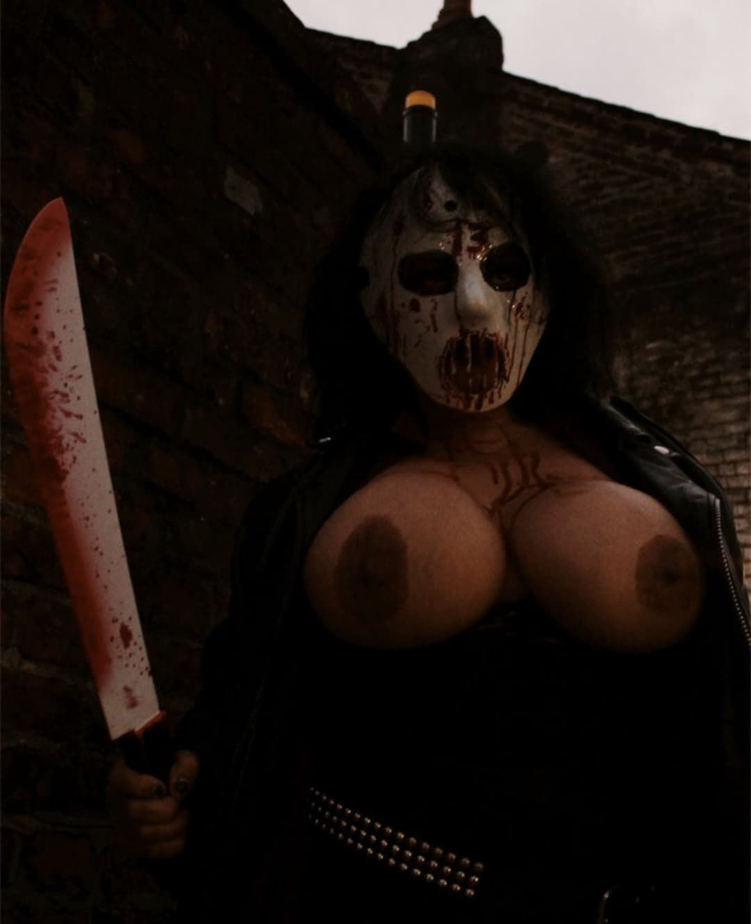 Busty Catwoman Cosplayer Loretta