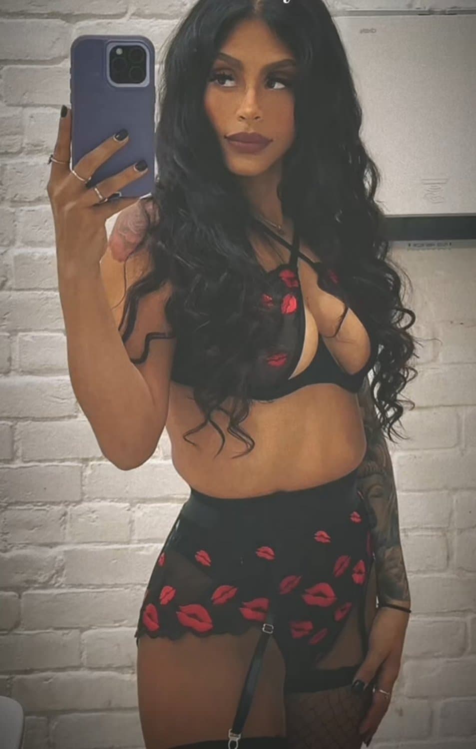 Sexy Latina MILF, Pregnant, Feet, Fit, Comments Welcomed.