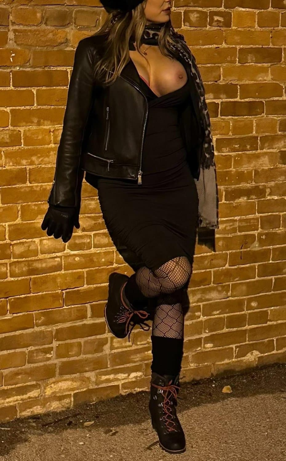 Sam loves teasing and showing off her tits