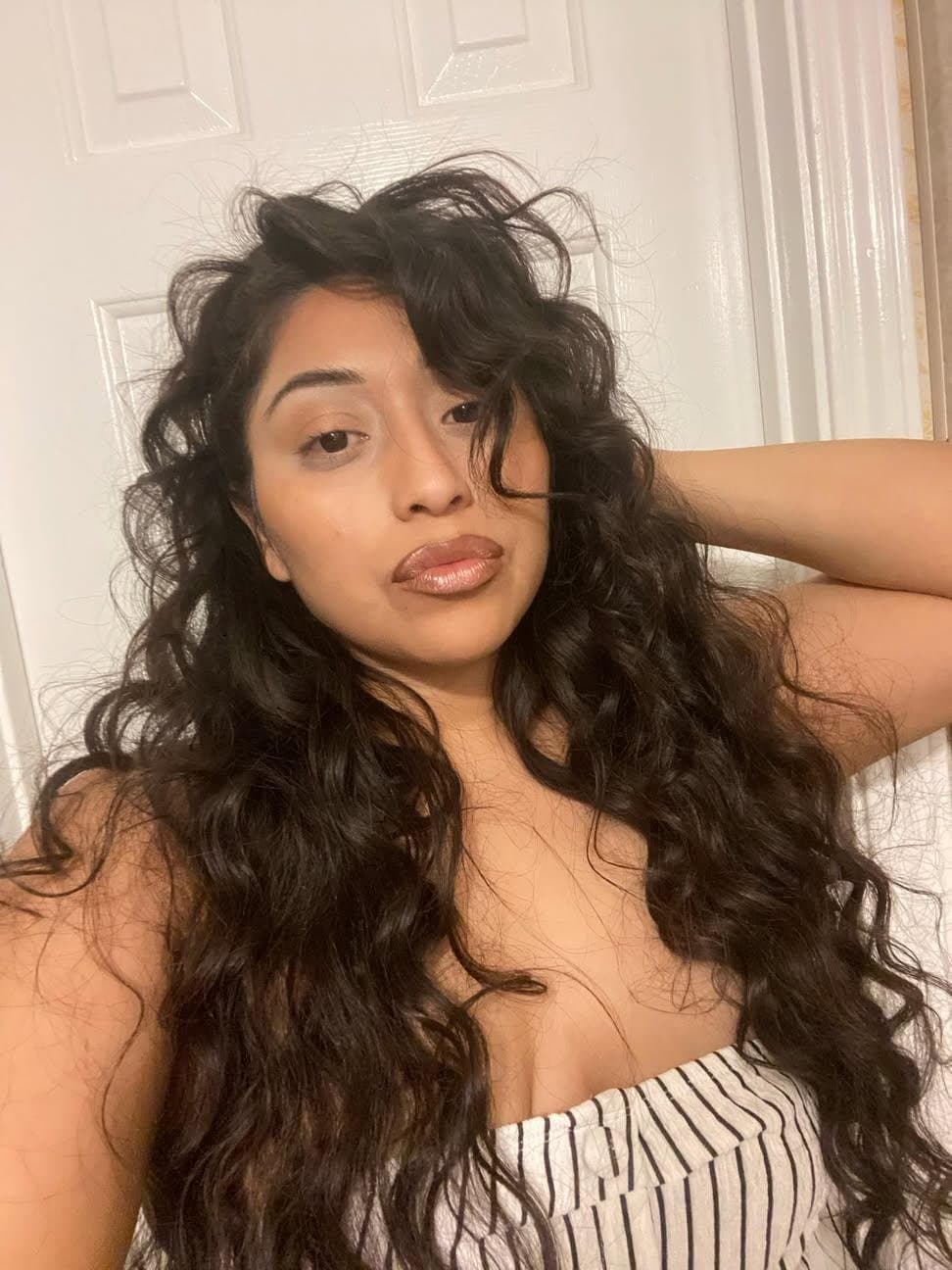 Thicc Latina takes every chance she gets to show off her thicc ass and bit tits