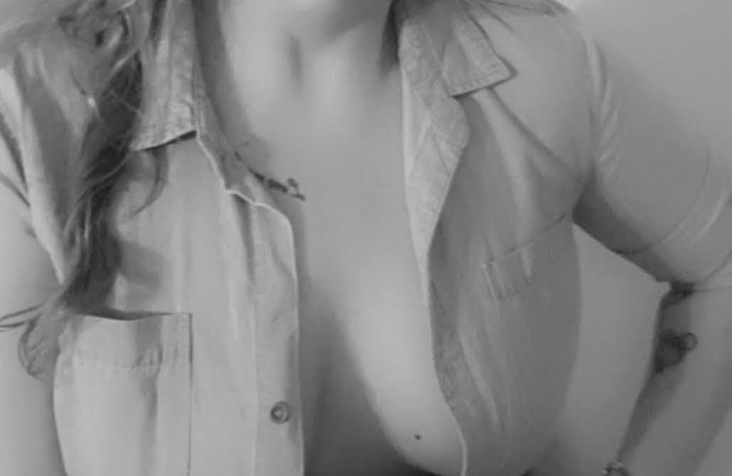 Yvonnethemilf (found my moms nudes in her early 30s)