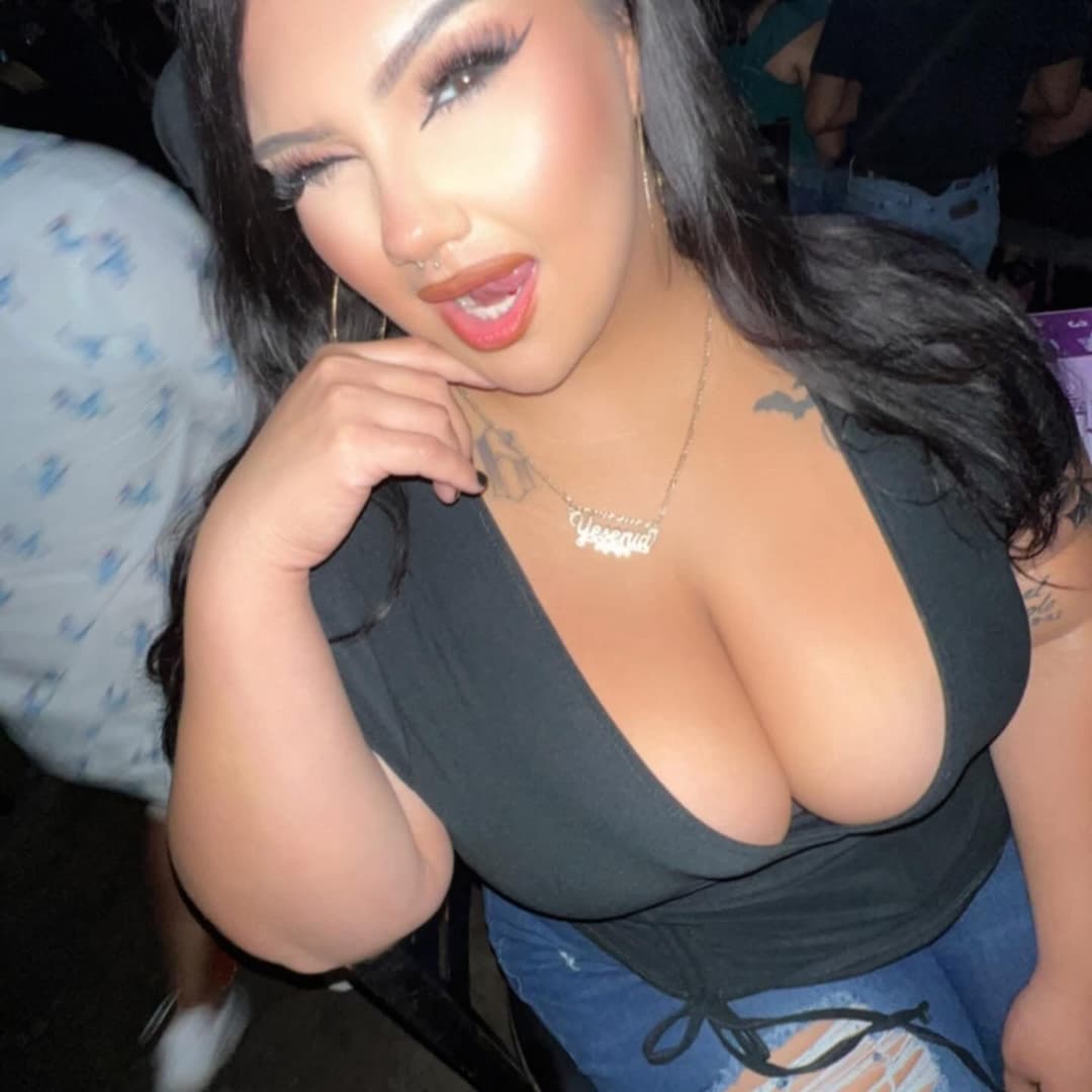 Click to view full size Fat BBW hoe loves showing her big tits and body she sucks dick so good