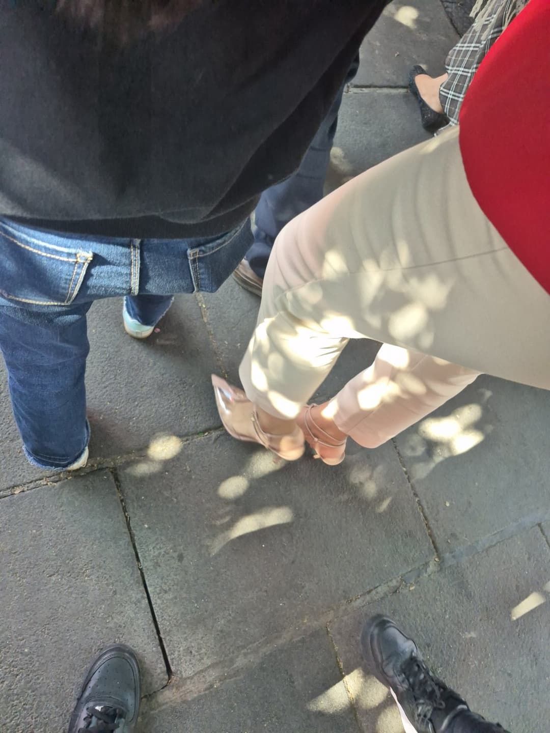 Ricos pies en la calle, strip y de mas